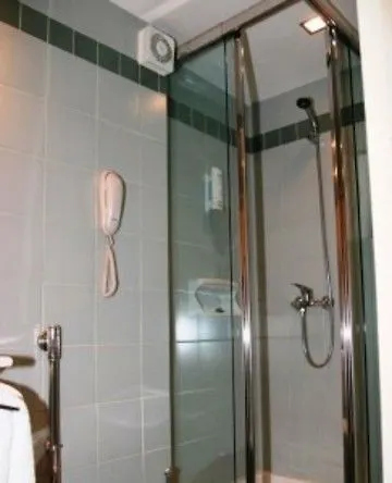 Athinais Hotel