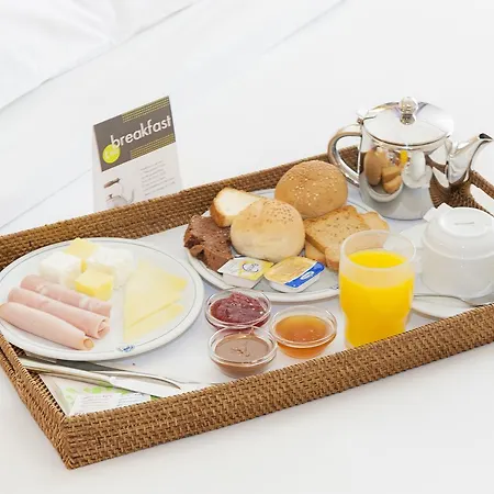 Athinais Hotel 3*